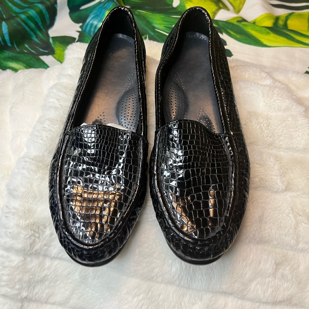 SAS Simplify Black Croc 9.5 Wide Patent Leather Office Work Fall Preppy Loafers
